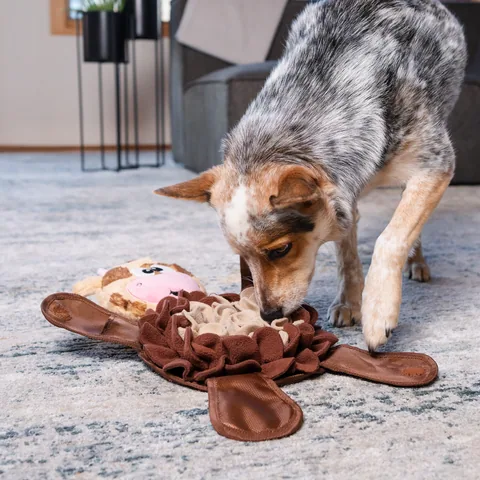Outward Hound Snuffle Palz 牛造型嗅聞益智玩具（棕／L） 5